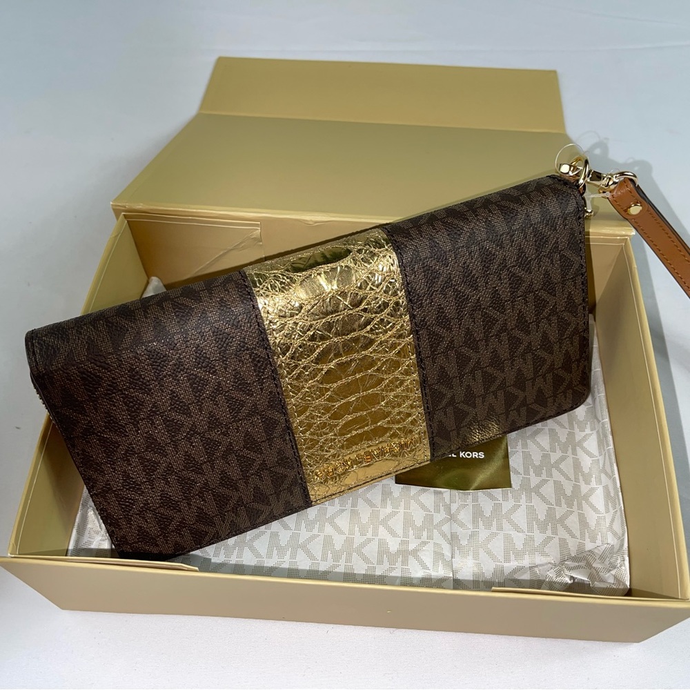 Michael Kors Jet Set Travel Logo Embossed-Leather Continental Wristlet